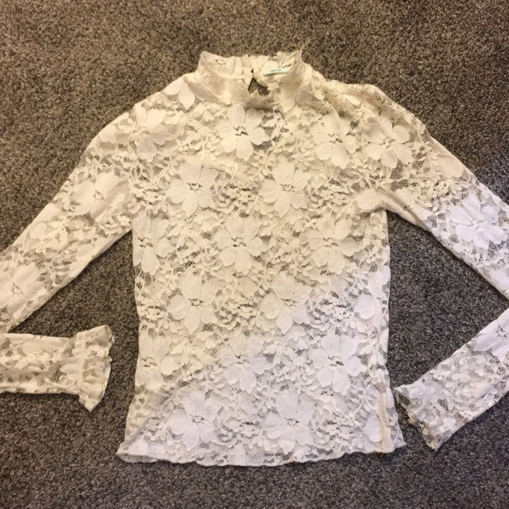 Stretchy white lace long sleeve top